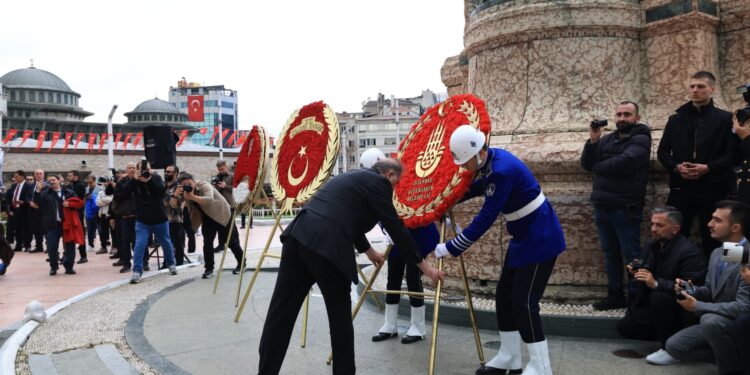 Taksim’de 29 Ekim Coşkusu: Cumhuriyet İlelebet Payidar Olacaktır