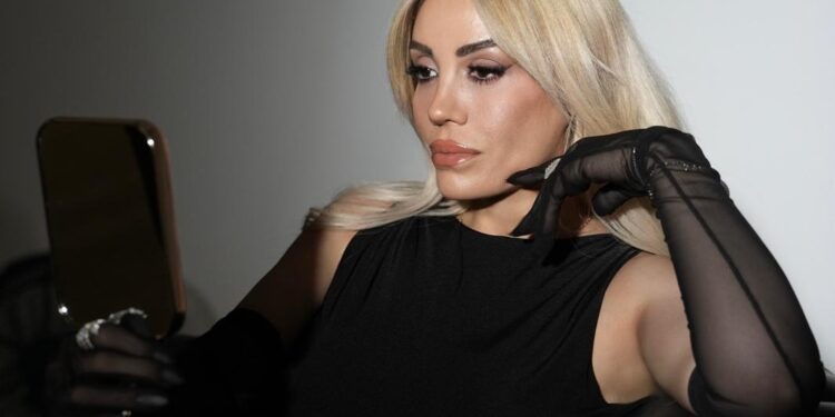 Zümra, Sahneden Stüdyoya: Müzik Dünyasına Resmi Çıkışını Yaptı!