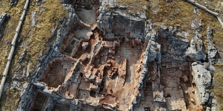 Perre Antik Kenti Keşfi: 1500 Yıllık Yaşam Alanının Mozaik Sırları Ortaya Çıktı