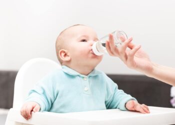 Uzmanlar Açıkladı: 6. Aydan Önce Bebek Ne Kadar Su İçmeli?
