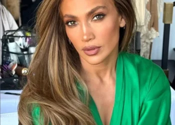 İstanbul’daki Pırlanta Çekimi Detayları: Jennifer Lopez Zarafetiyle Göz Kamaştırdı