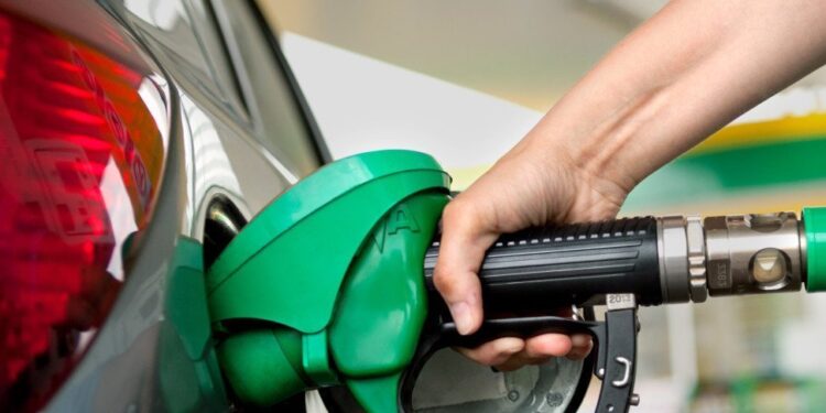 Benzin İndirimi İle Depolar Dolacak