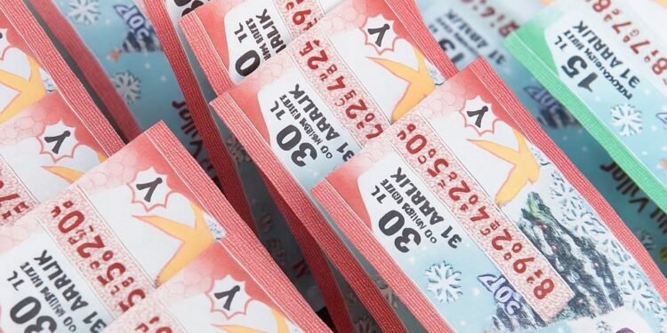 Cami Önünde Piyango Satışı Yapanlara Para Cezası Kesilecek