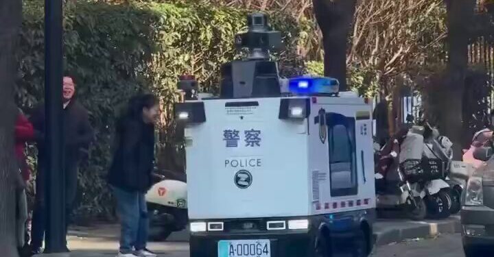 Çin Yapay Zekalı Polis Araçları ile Geleceğin Şehir Güvenliği Şekilleniyor