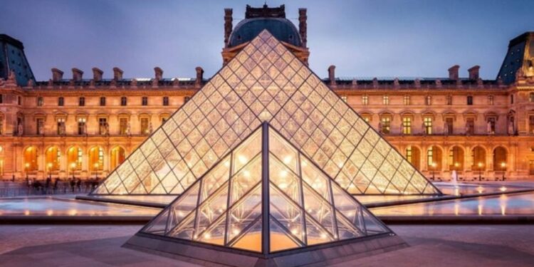 Louvre Müzesi Mısır arşivi Sular Altında Kaldı: Büyük Panik