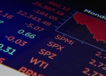 Kırmızı düşüş grafikli borsa ekranı ve finansal değerler.